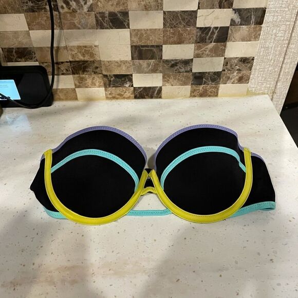 Victoria’s Secret Bikini Top  - Picture 1 of 4